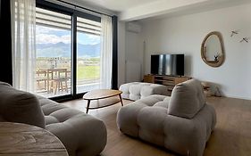 On The Edge - Suites & Apartments